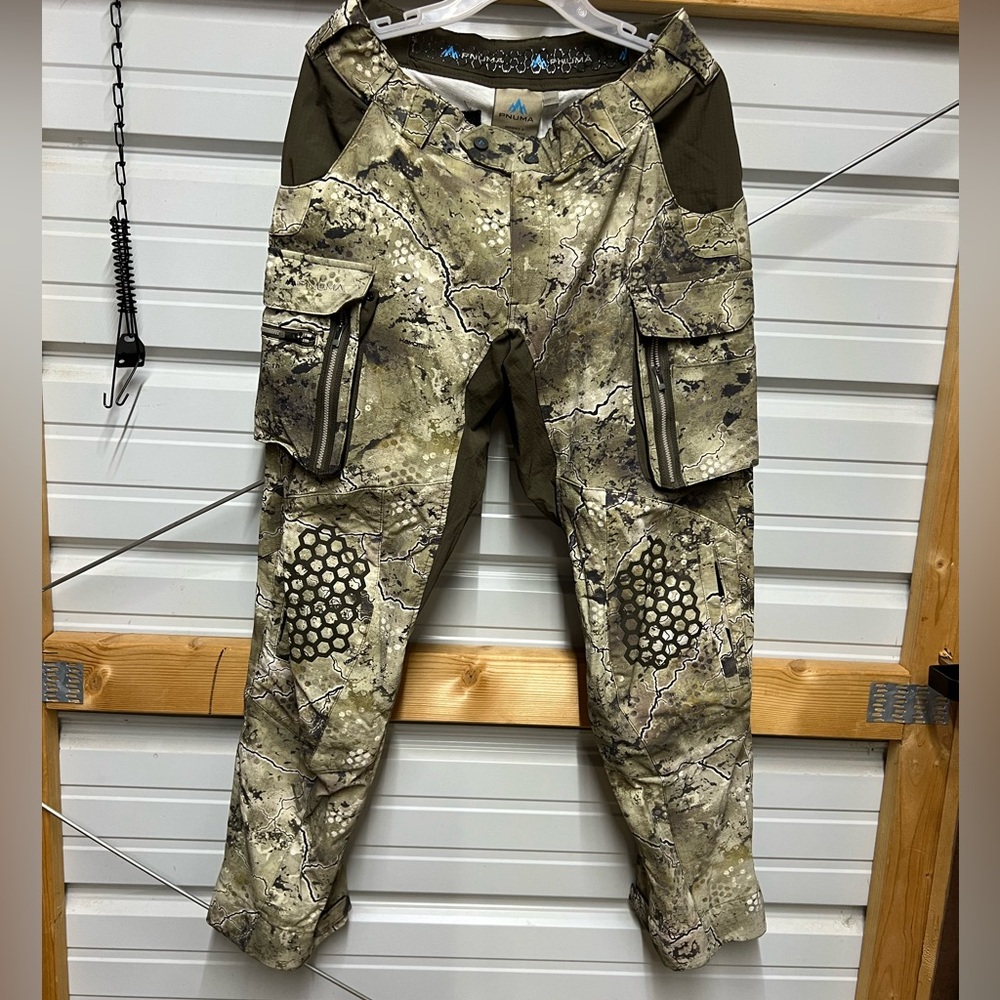 Pnuma Camo Men Pants. Excellent condition